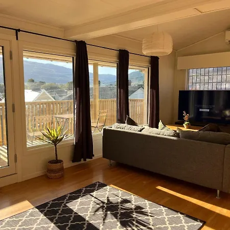 - Comfort - Newly Renovated - Spacious Apartamento Voss